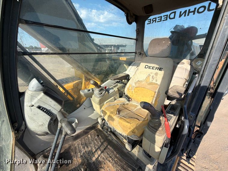 image for item FI0374 2014 John Deere 210G LC excavator