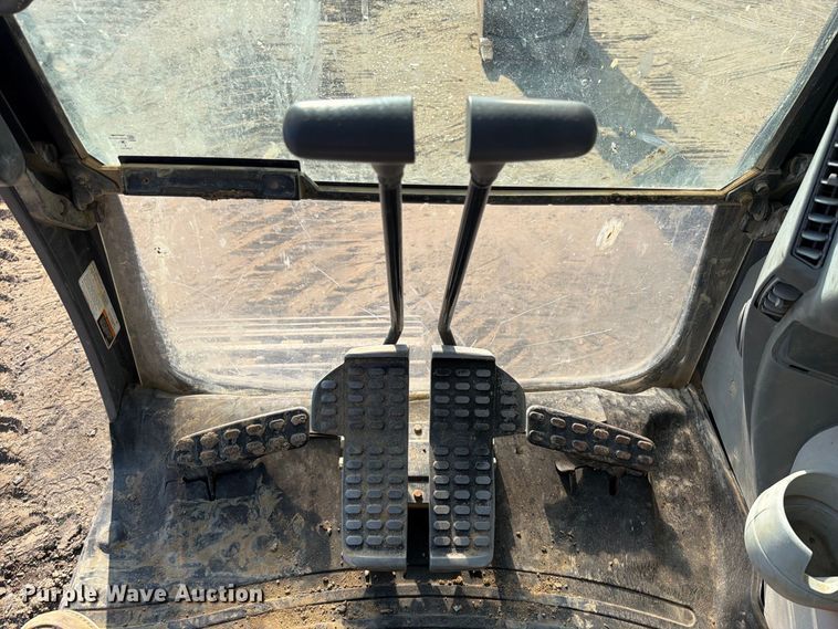 image for item FI0374 2014 John Deere 210G LC excavator