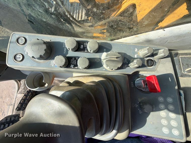 image for item FI0374 2014 John Deere 210G LC excavator
