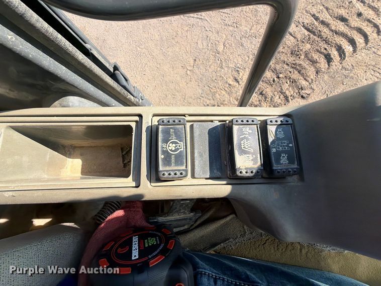 image for item FI0374 2014 John Deere 210G LC excavator