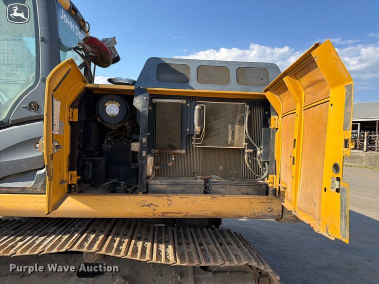 image for item FI0374 2014 John Deere 210G LC excavator