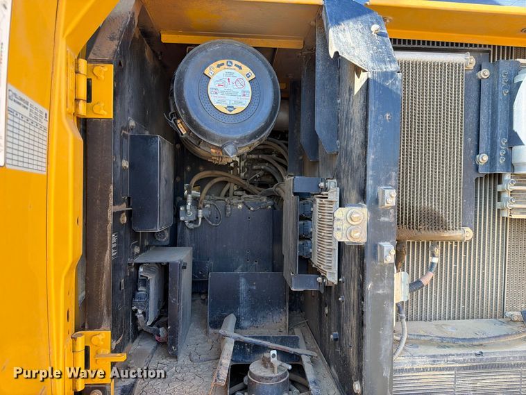 image for item FI0374 2014 John Deere 210G LC excavator