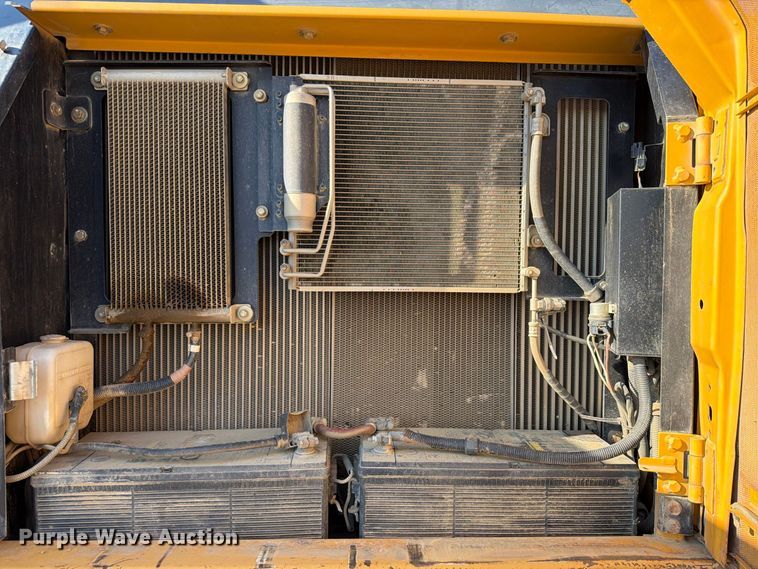 image for item FI0374 2014 John Deere 210G LC excavator