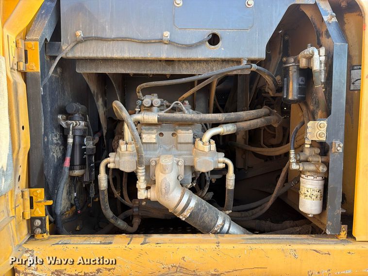 image for item FI0374 2014 John Deere 210G LC excavator