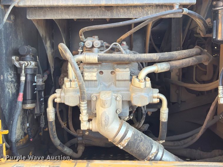 image for item FI0374 2014 John Deere 210G LC excavator