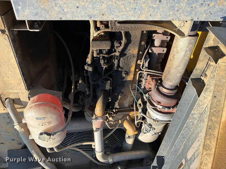 image for item FI0374 2014 John Deere 210G LC excavator