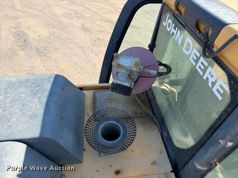 image for item FI0374 2014 John Deere 210G LC excavator