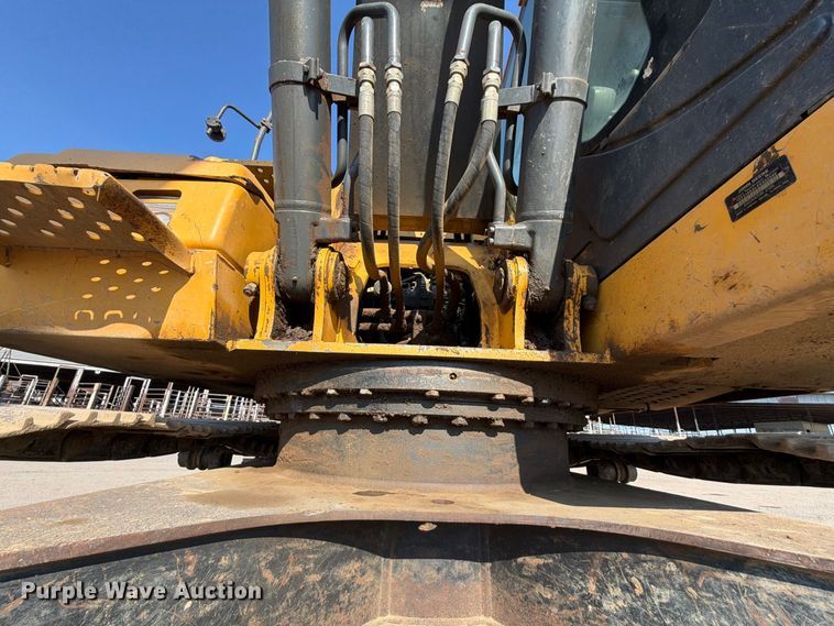 image for item FI0374 2014 John Deere 210G LC excavator
