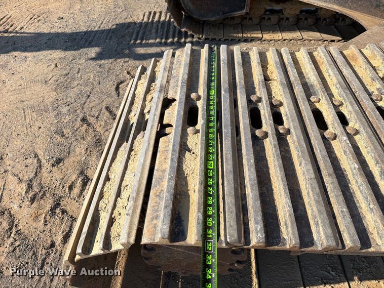 image for item FI0374 2014 John Deere 210G LC excavator