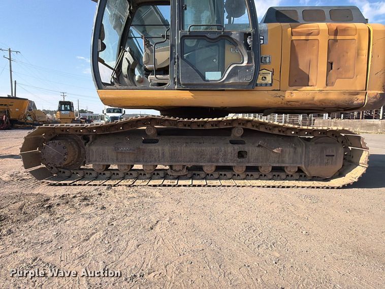 image for item FI0374 2014 John Deere 210G LC excavator