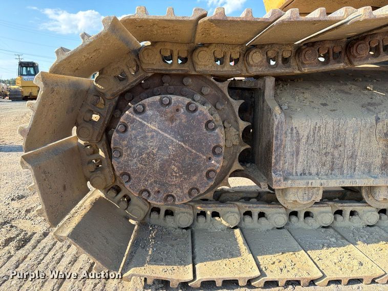 image for item FI0374 2014 John Deere 210G LC excavator