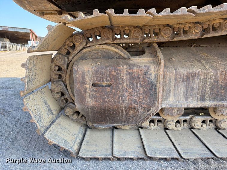 image for item FI0374 2014 John Deere 210G LC excavator