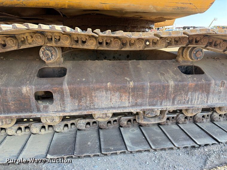 image for item FI0374 2014 John Deere 210G LC excavator