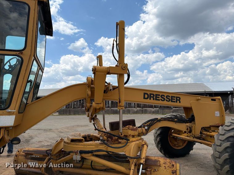 image for item FI0377 1988 Dresser A500E motor grader