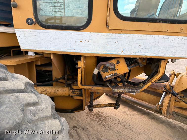 image for item FI0377 1988 Dresser A500E motor grader