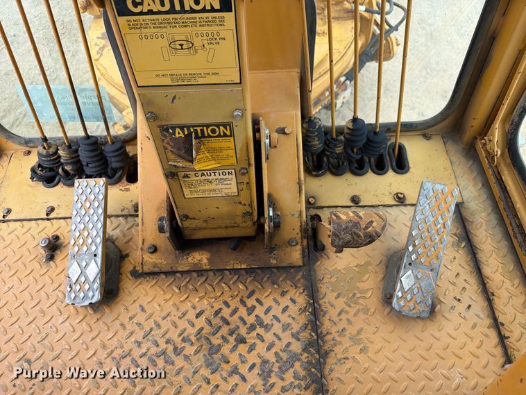 image for item FI0377 1988 Dresser A500E motor grader
