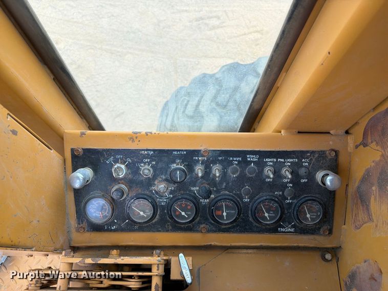 image for item FI0377 1988 Dresser A500E motor grader