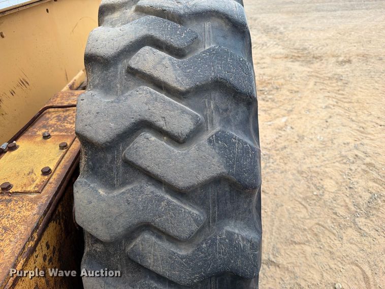 image for item FI0377 1988 Dresser A500E motor grader