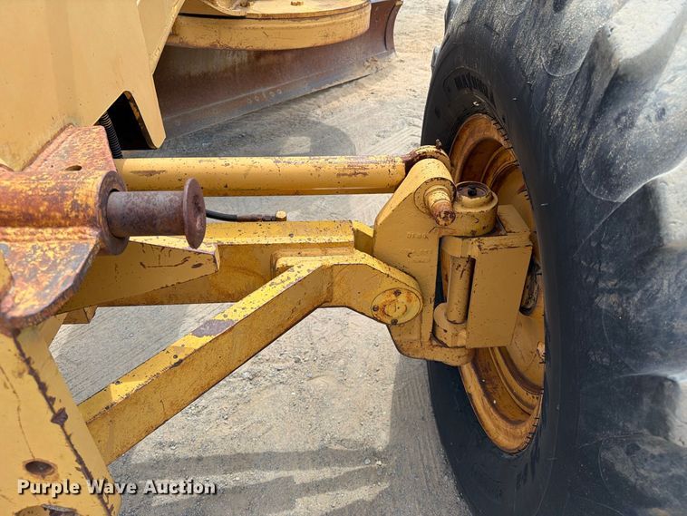 image for item FI0377 1988 Dresser A500E motor grader