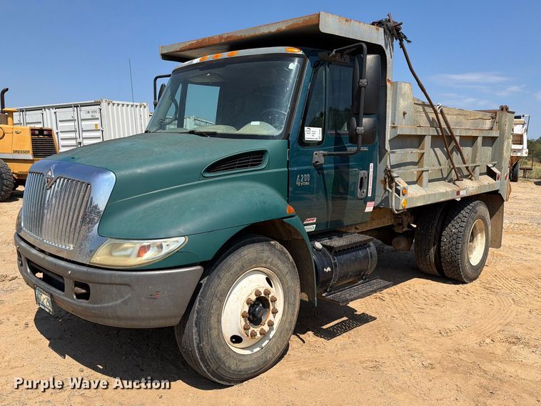 2006 International 4200 dump truck