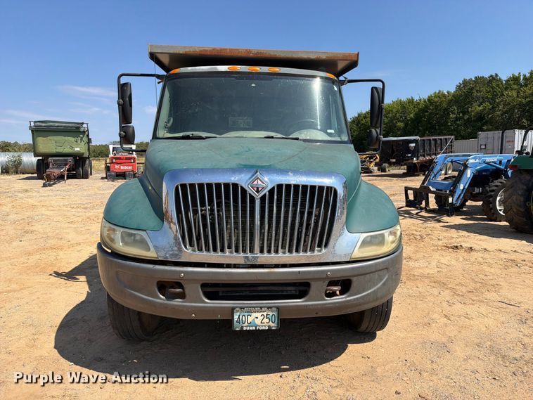 image for item FI0380 2006 International 4200 dump truck