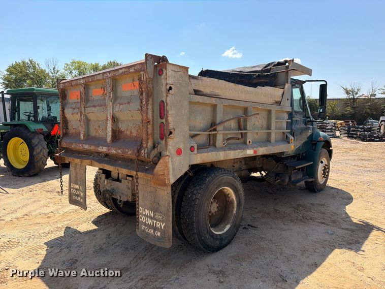 image for item FI0380 2006 International 4200 dump truck