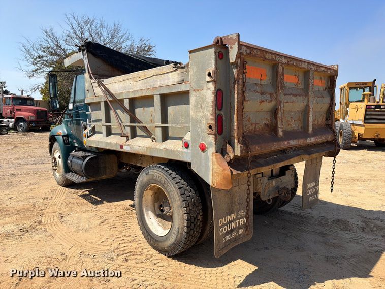 image for item FI0380 2006 International 4200 dump truck