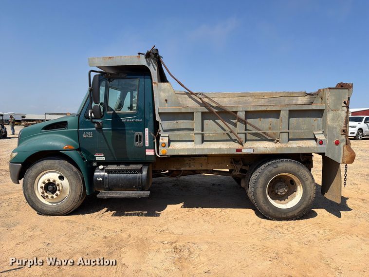 image for item FI0380 2006 International 4200 dump truck