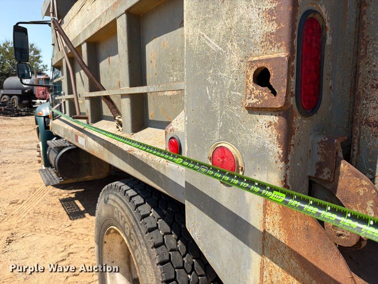 image for item FI0380 2006 International 4200 dump truck