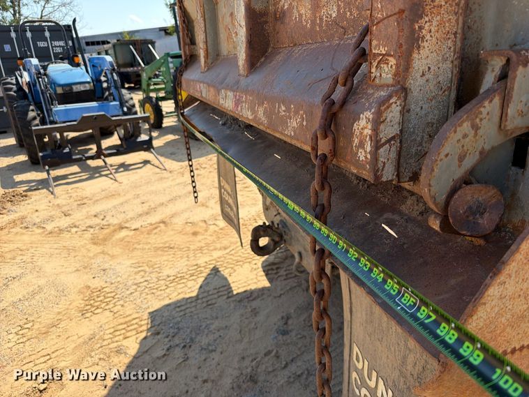 image for item FI0380 2006 International 4200 dump truck
