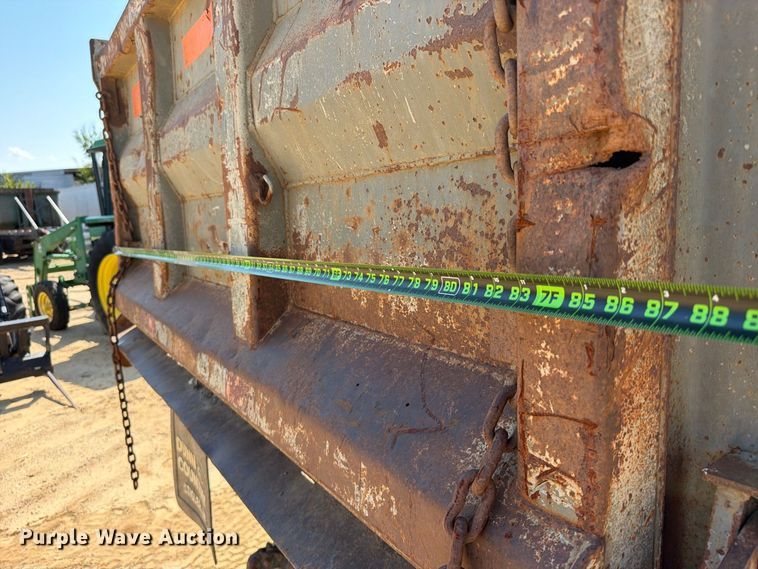 image for item FI0380 2006 International 4200 dump truck