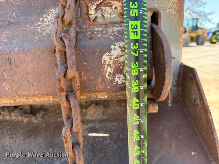 image for item FI0380 2006 International 4200 dump truck