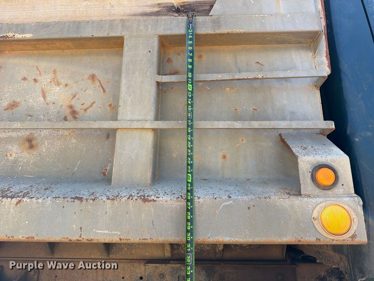 image for item FI0380 2006 International 4200 dump truck