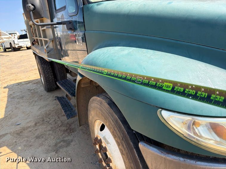 image for item FI0380 2006 International 4200 dump truck