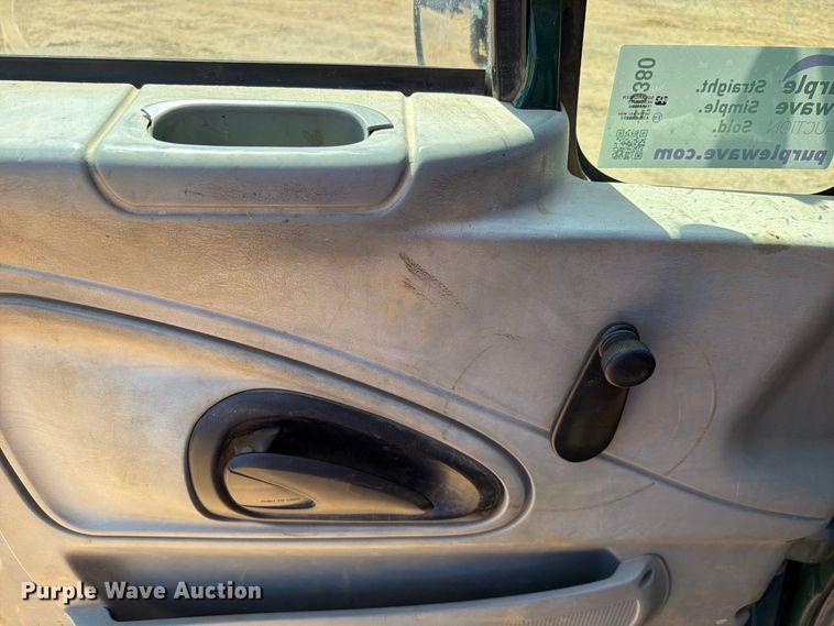 image for item FI0380 2006 International 4200 dump truck