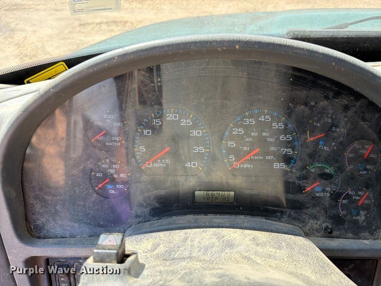 image for item FI0380 2006 International 4200 dump truck