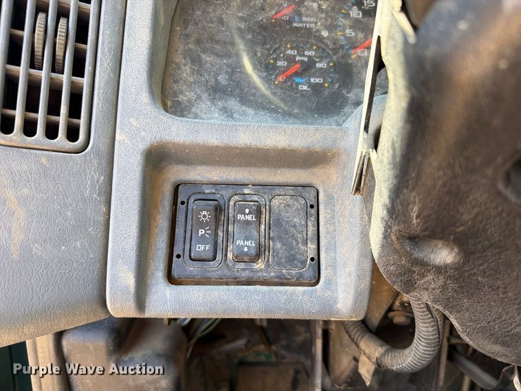 image for item FI0380 2006 International 4200 dump truck