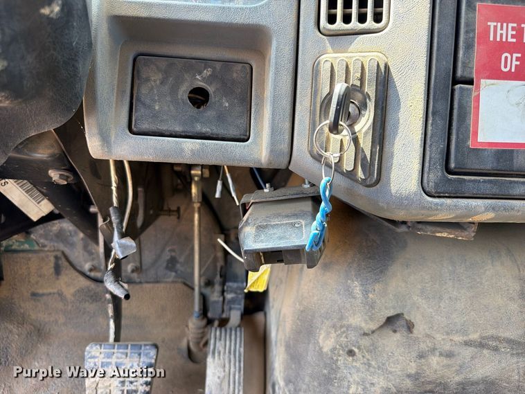 image for item FI0380 2006 International 4200 dump truck