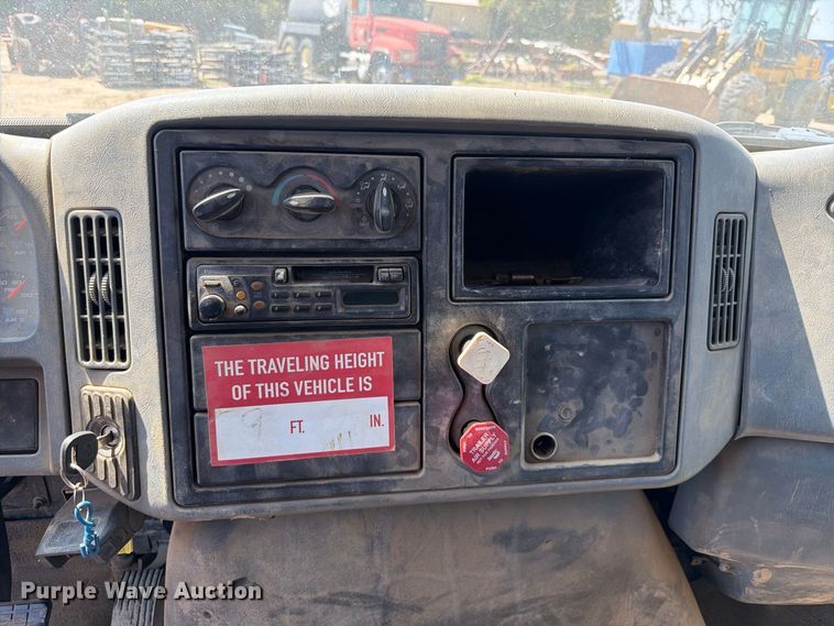 image for item FI0380 2006 International 4200 dump truck