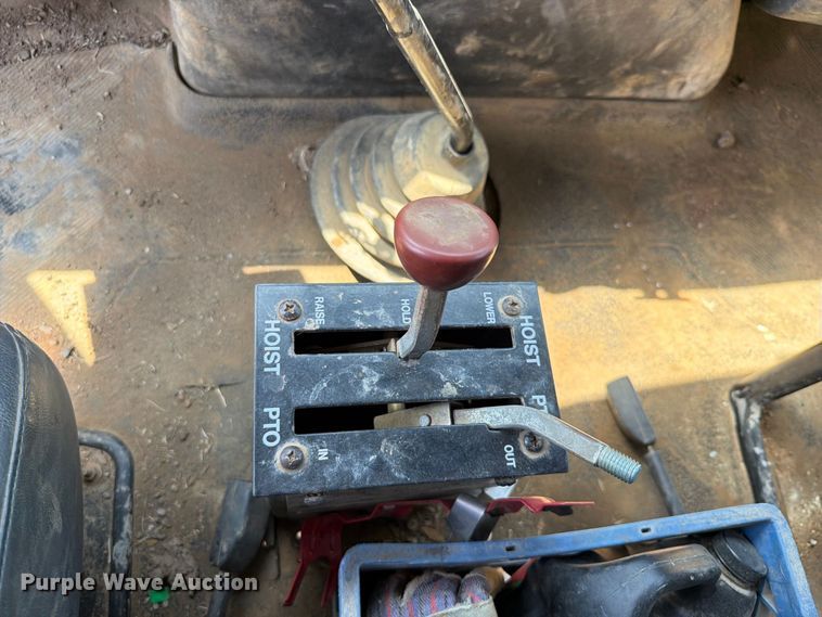 image for item FI0380 2006 International 4200 dump truck