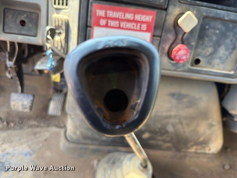 image for item FI0380 2006 International 4200 dump truck