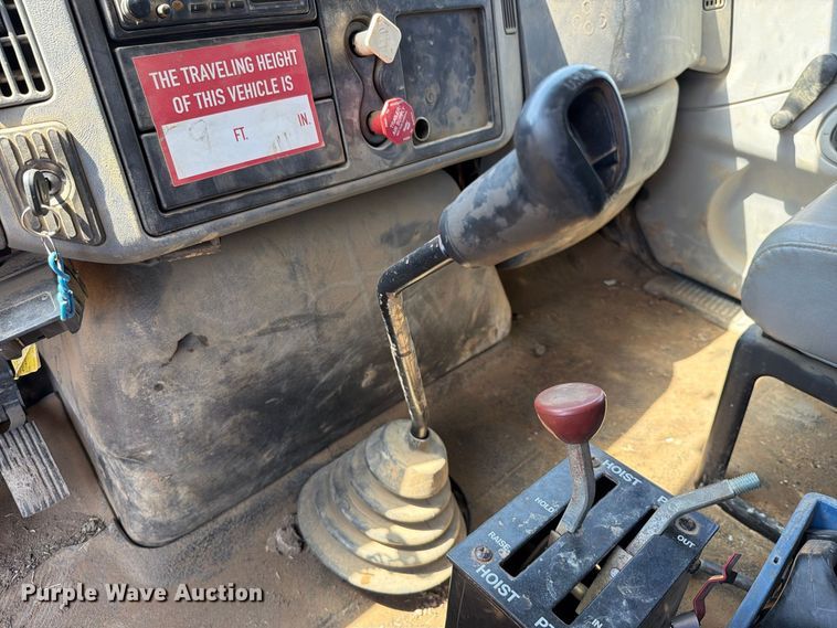 image for item FI0380 2006 International 4200 dump truck