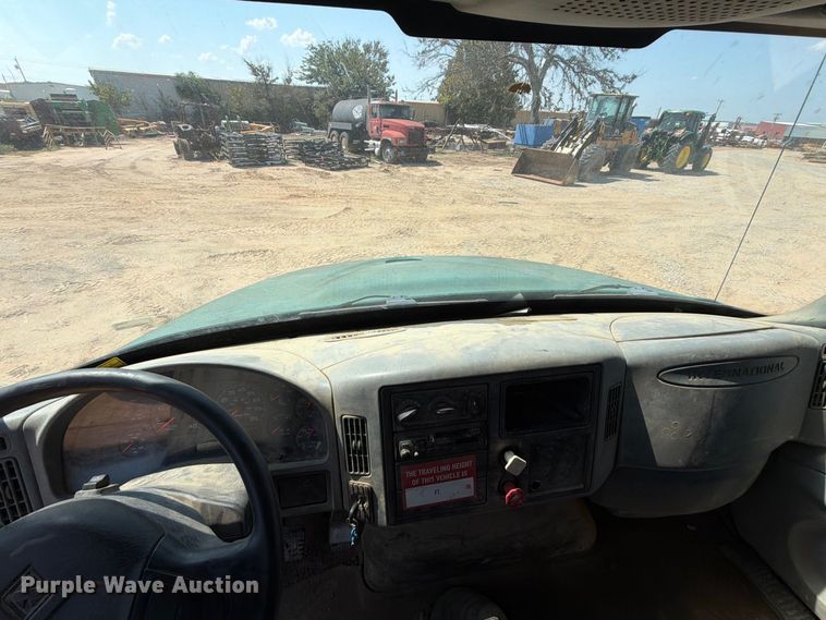 image for item FI0380 2006 International 4200 dump truck