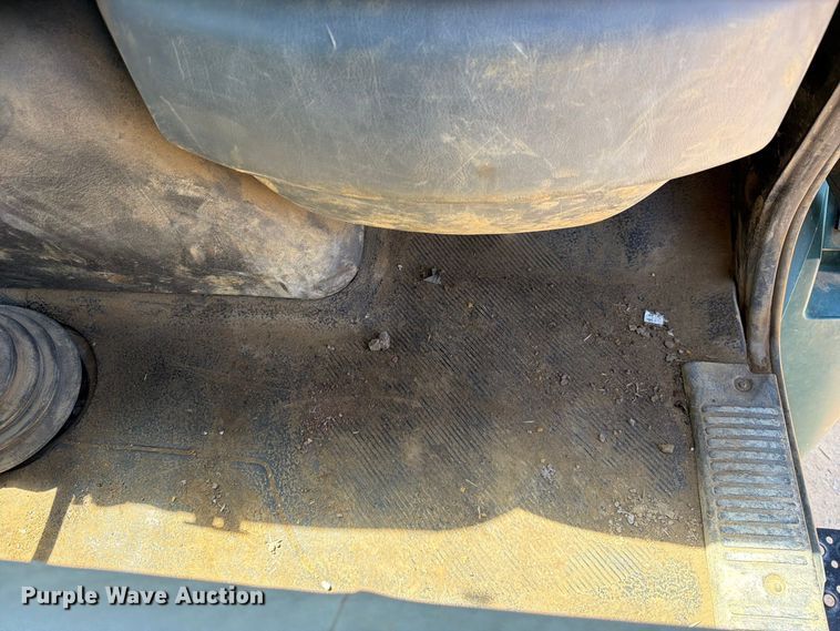 image for item FI0380 2006 International 4200 dump truck