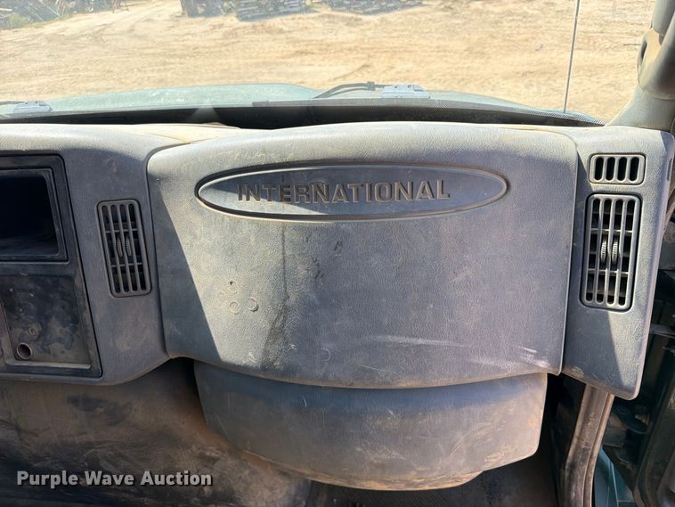 image for item FI0380 2006 International 4200 dump truck