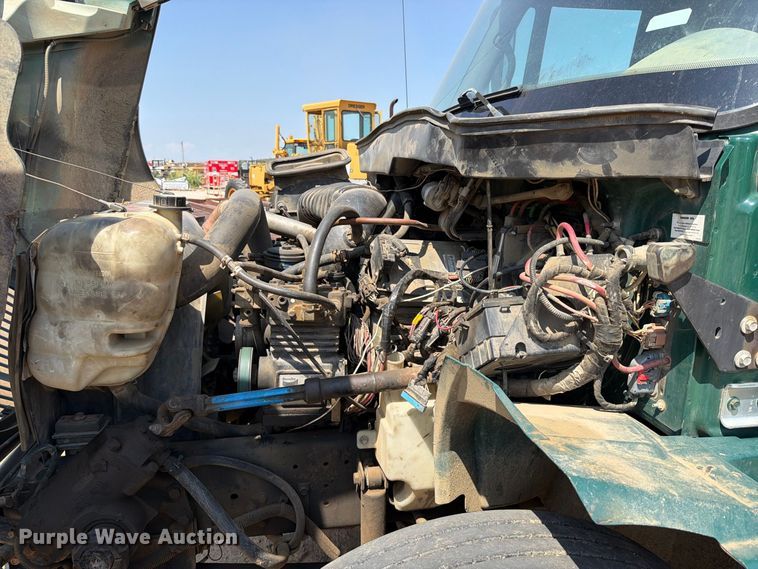 image for item FI0380 2006 International 4200 dump truck