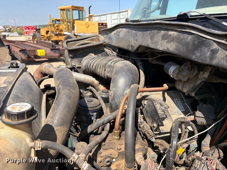 image for item FI0380 2006 International 4200 dump truck