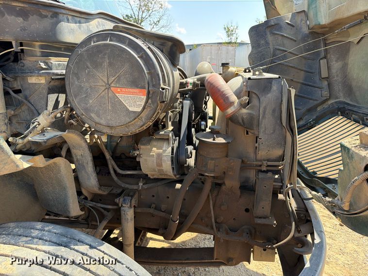 image for item FI0380 2006 International 4200 dump truck