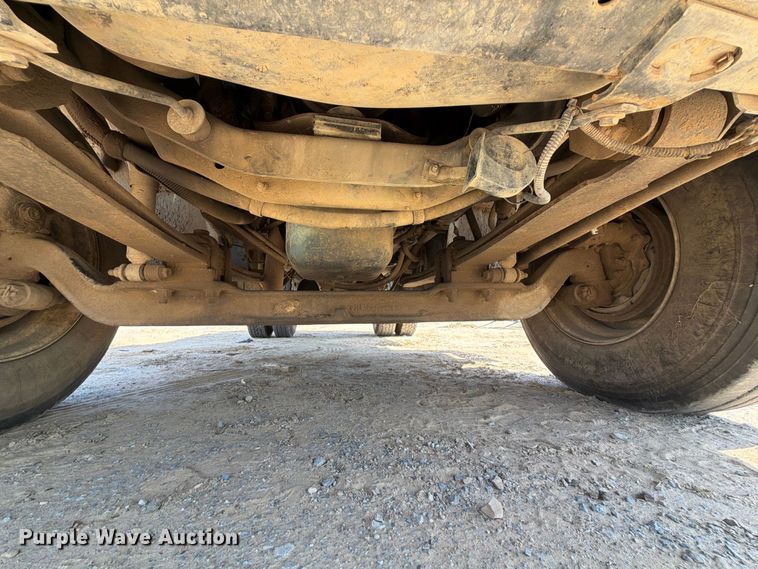image for item FI0380 2006 International 4200 dump truck