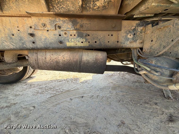 image for item FI0380 2006 International 4200 dump truck